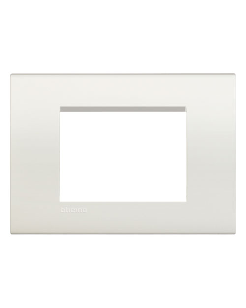 Legrand  LivingLight LNA4803BI Рамка прямоугольная, 3 модуля, цвет Белый